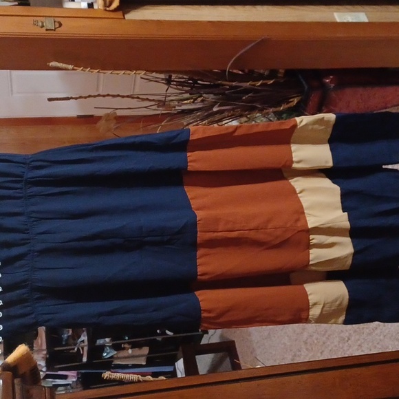 Casual Color Block Dress - Picture 2 of 3